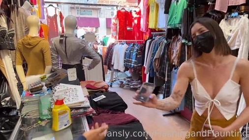 FlashingEmma Nude And Teasing In Public For Strangers