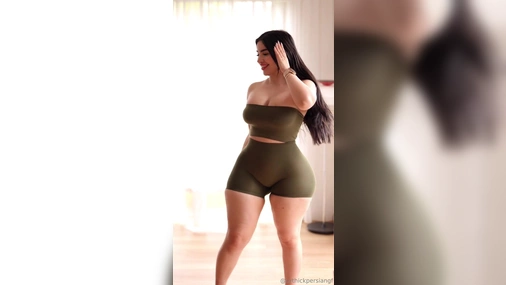 Ameliasocurvy Shakes Her Huge Jiggly Ass In Shorts Compilation