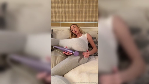British Frances Bentley Wearing Yogapants And Squirting