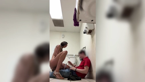Bryce Adams Real Sextape With Gas Station Worker
