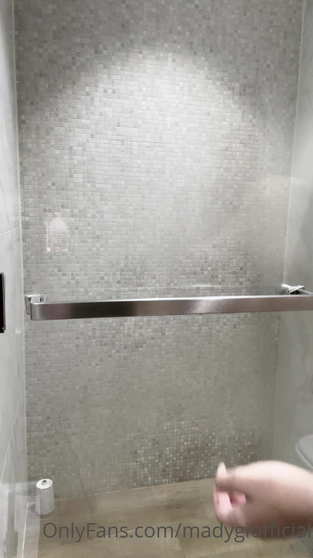 Mady Gio Shower Big Titts and Ass