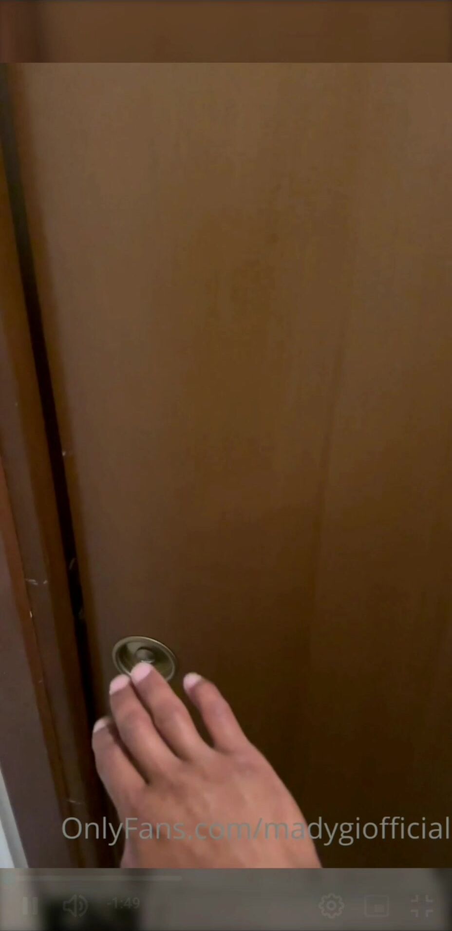 Mady Gio  Public Bathroom Blowjob