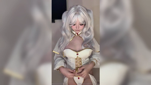 WaifuDaph Reveals Her Hairy Pussy From Under Frieren Costume