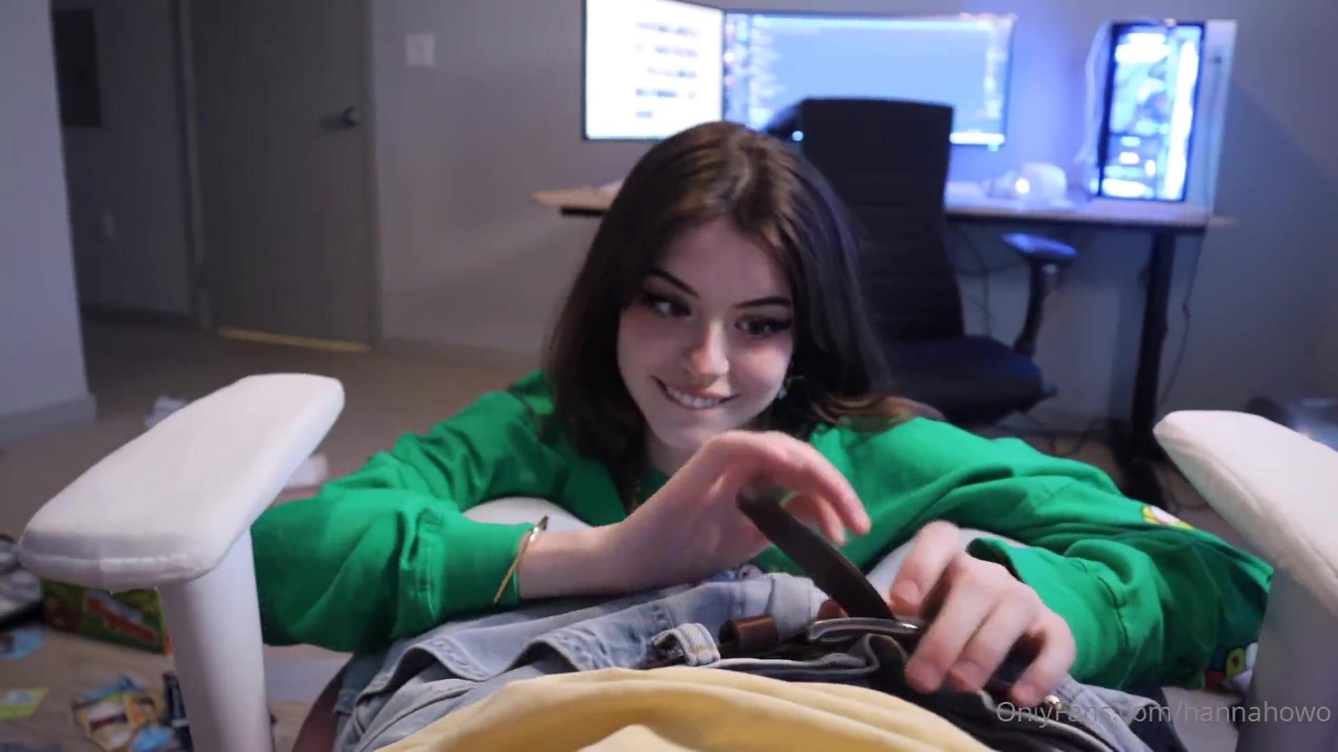 Hannahowo Close Up Blowjob With Facial Cumshot