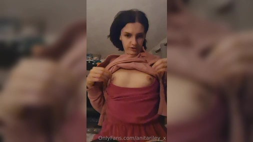 Anitariley_x Flashing Tits On Cam