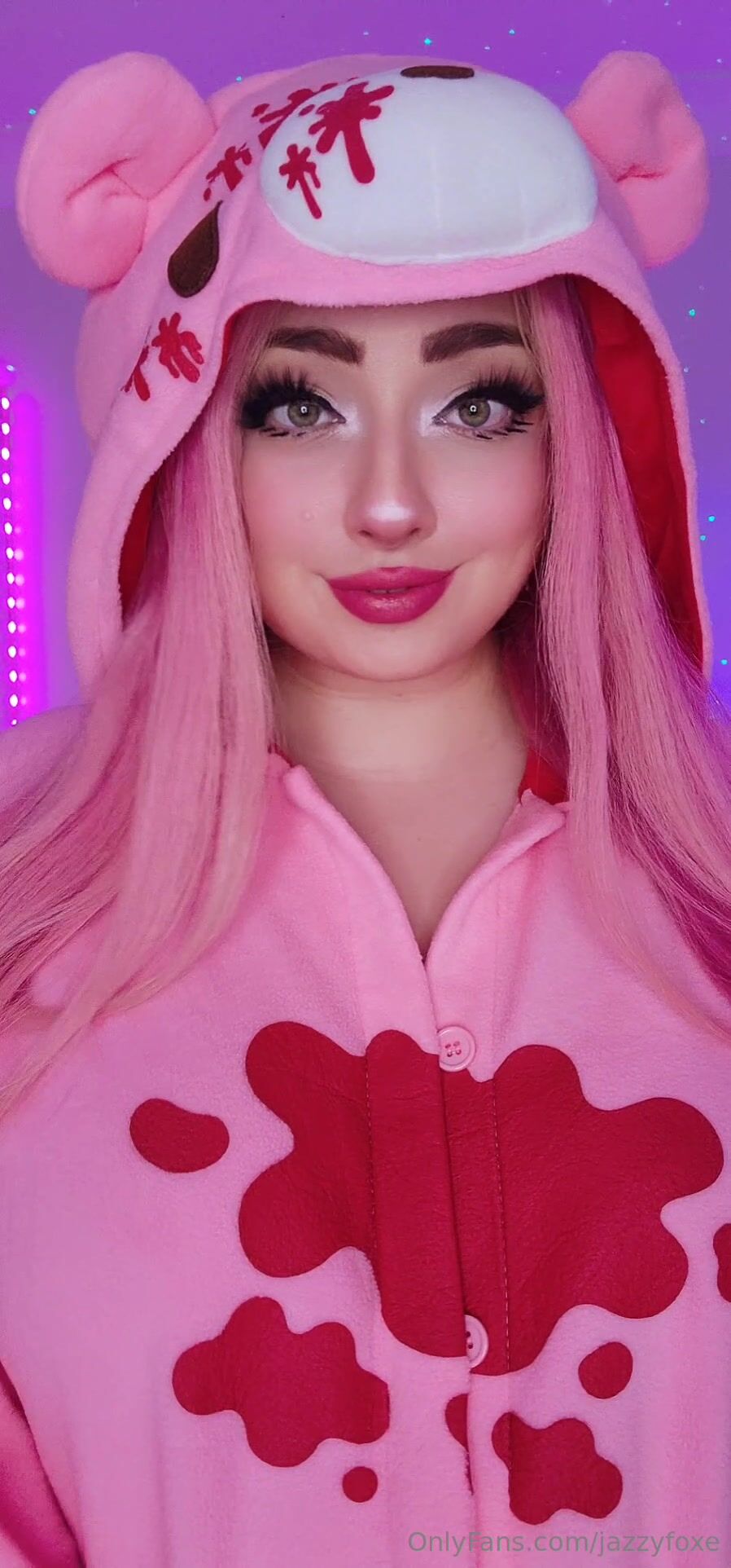 JazzyFoxe Flashing And Playing with Big Tits