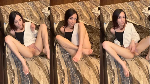 Brünette Littlelay masturbiert