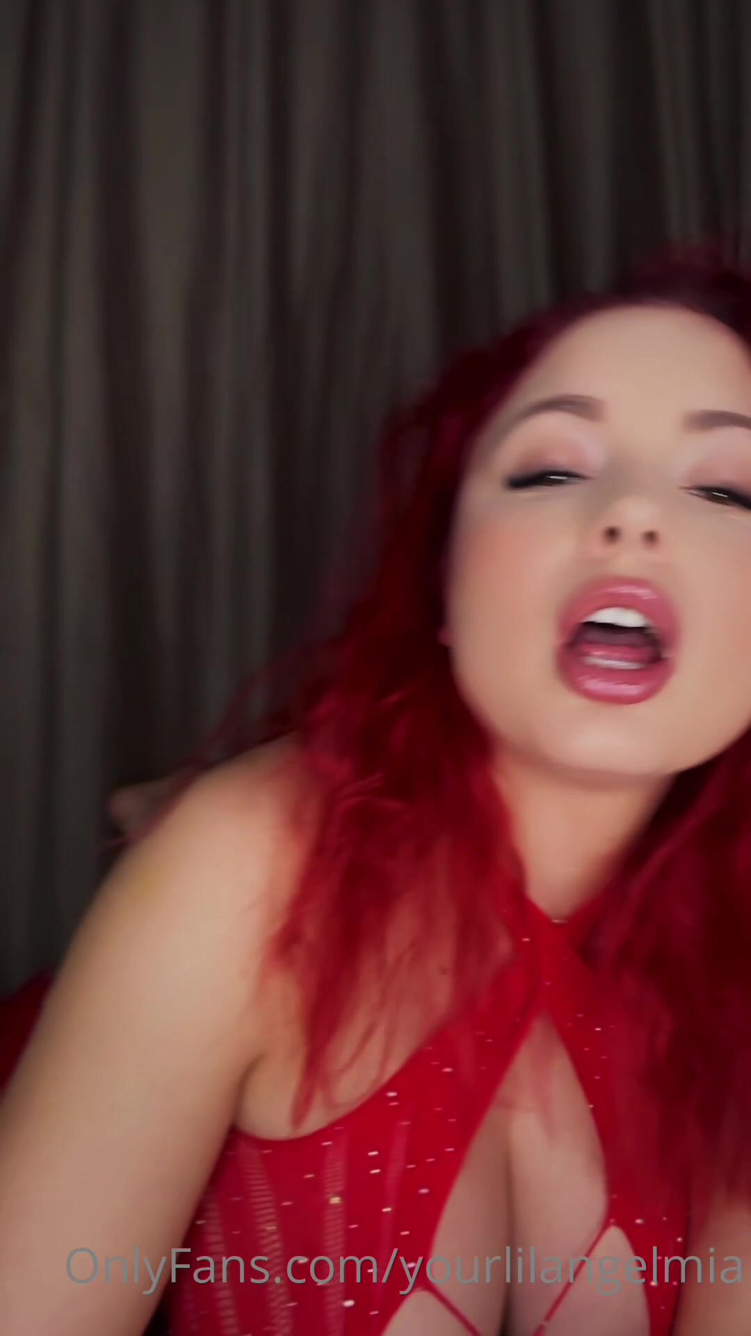 Yourlilangelmia Kinky Play With Dildo